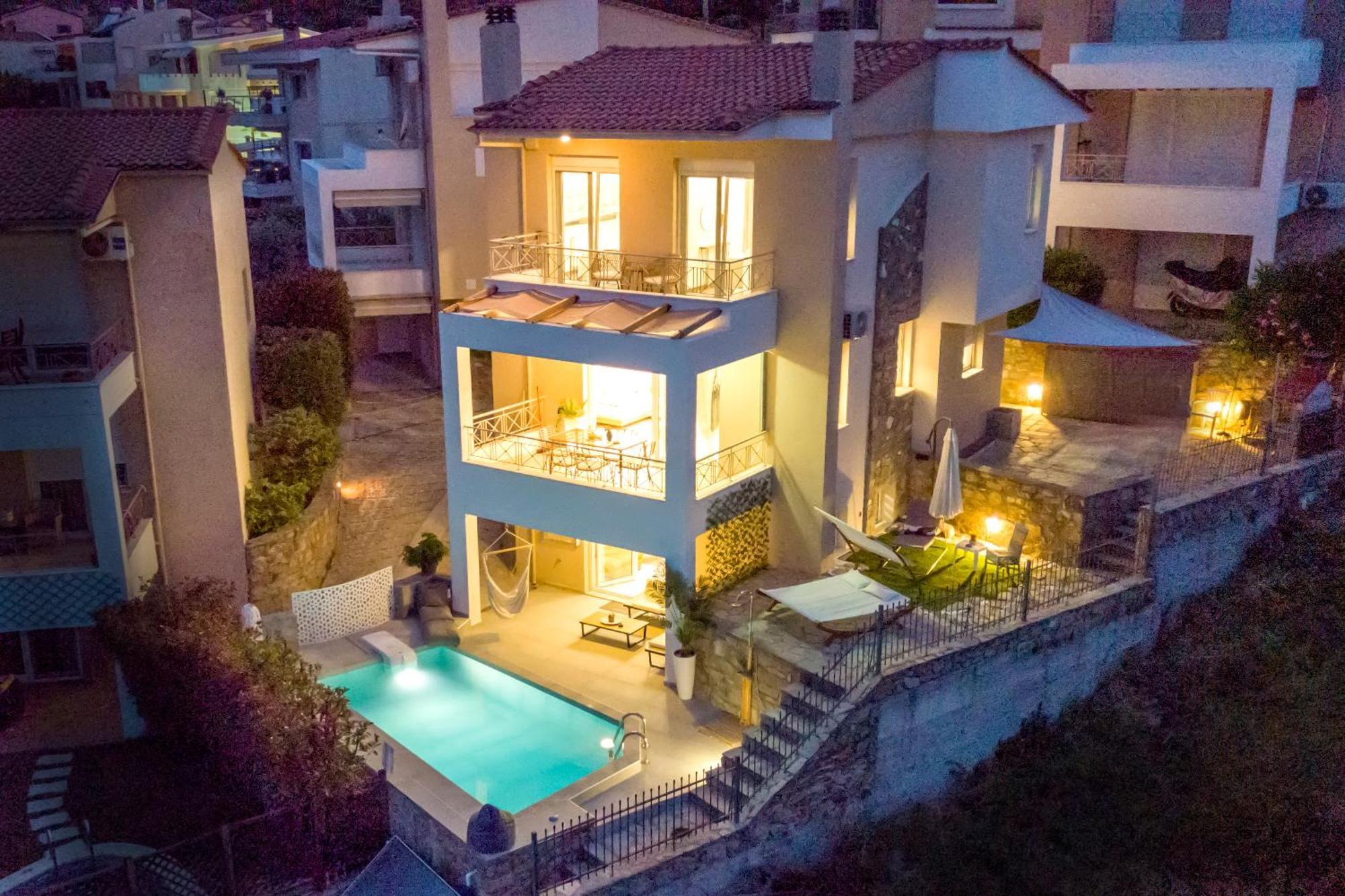 Sunrise Luxury Pool