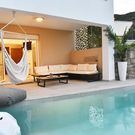 Sunrise Luxury Pool Villa Palaiontsiflikion Exterior photo